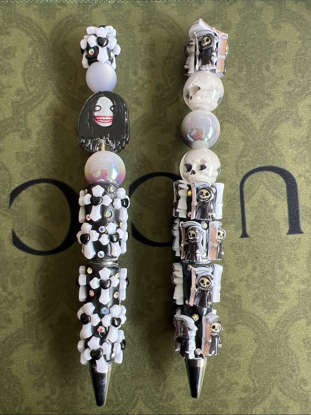 2x pens horror Gothic Black & White Beaded Pen Halloween skull cross